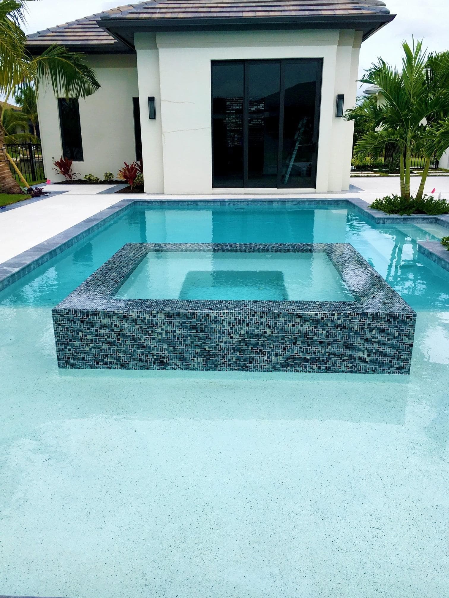 Luxury Pool & Spa with Mosaic Tile - Estero